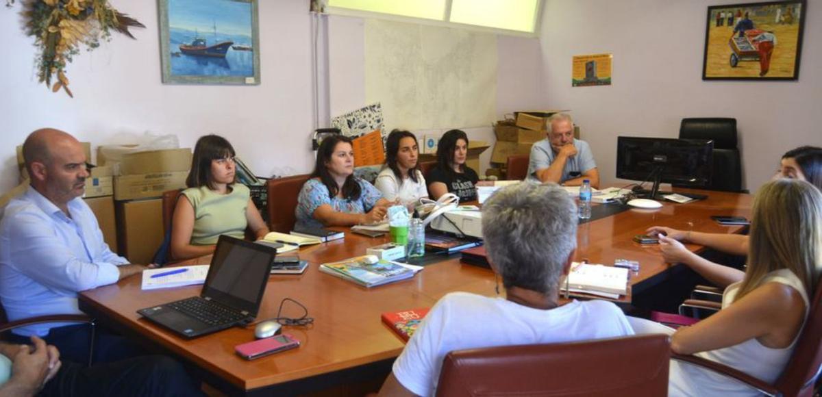 La última reunión, en el Concello de Bueu, de la comisión mixta de la Mancomunidade do Morrazo. |  // FDV
