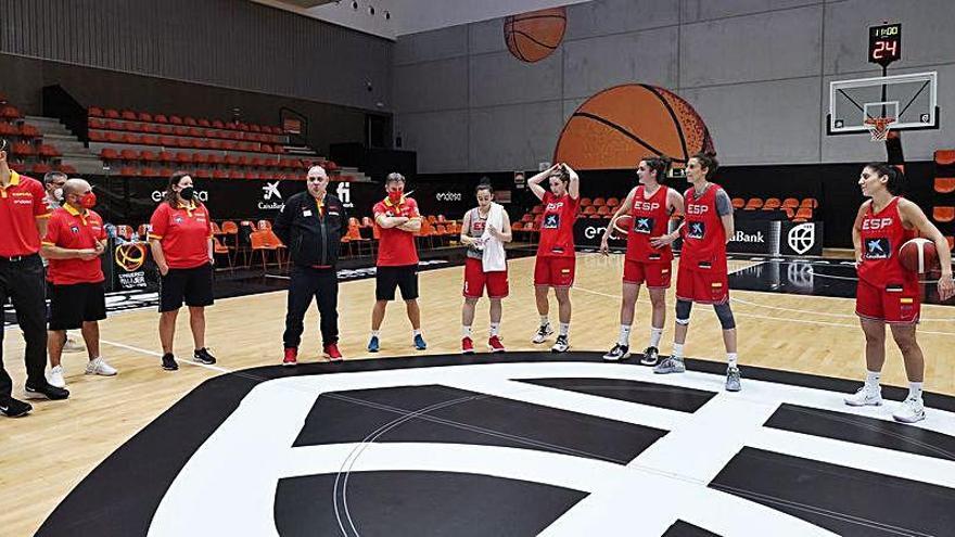 La selección en su primera sesión en l'Alqueria del Basket