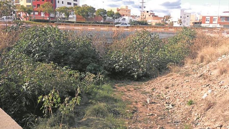 La federación de vecinos pide a la CHJ que limpie el Barranquet