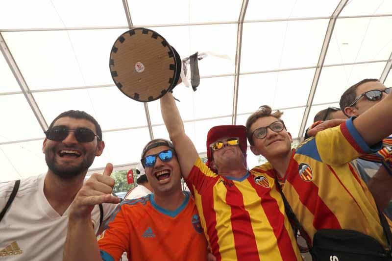 Fan zone del Valencia CF en Sevilla