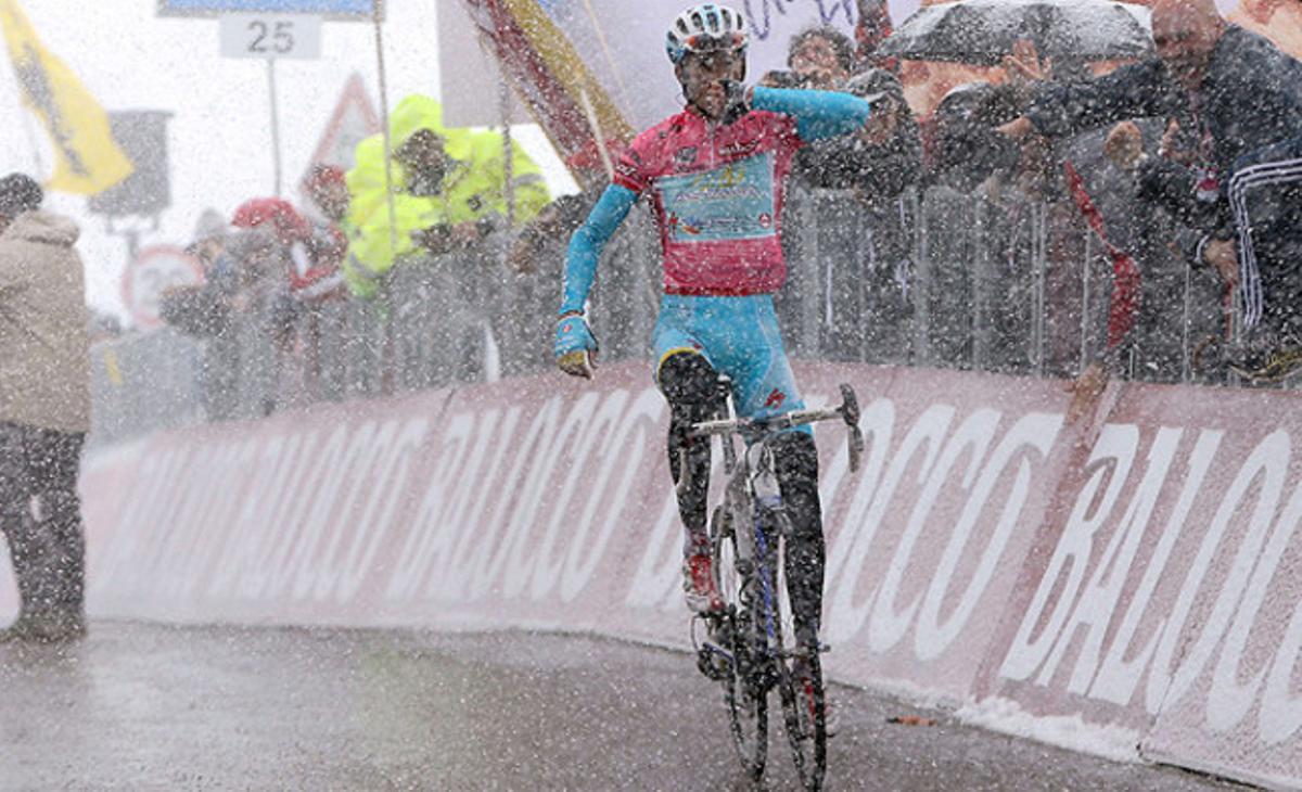 Nibali triomfa sota la neu als Tres Cims de Lavaredo.