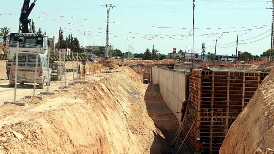 Estado actual de las obras que se están desarrollando en la zona industrial de Elche situada entre las pedanías de Torrellano y Saladas