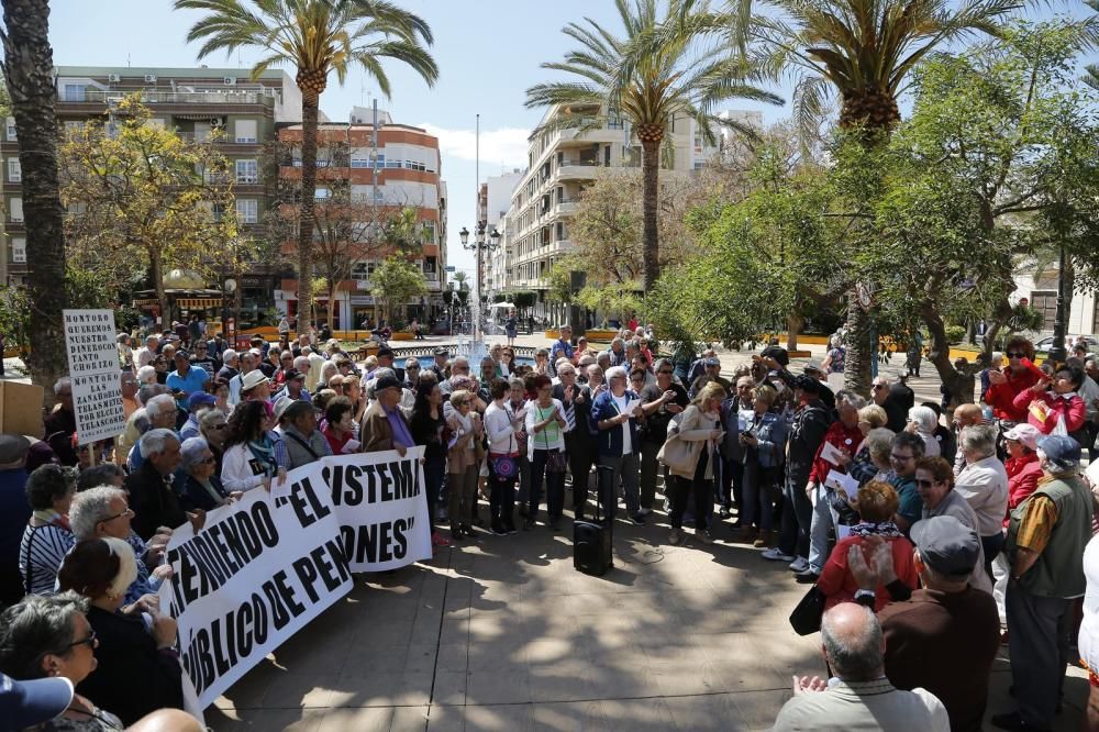 Los pensionistas se manifiestan en Torrevieja