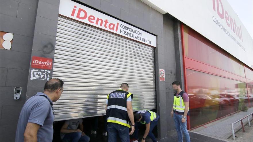 La Policía entra en 19 clínicas de iDental en busca de historiales y pruebas