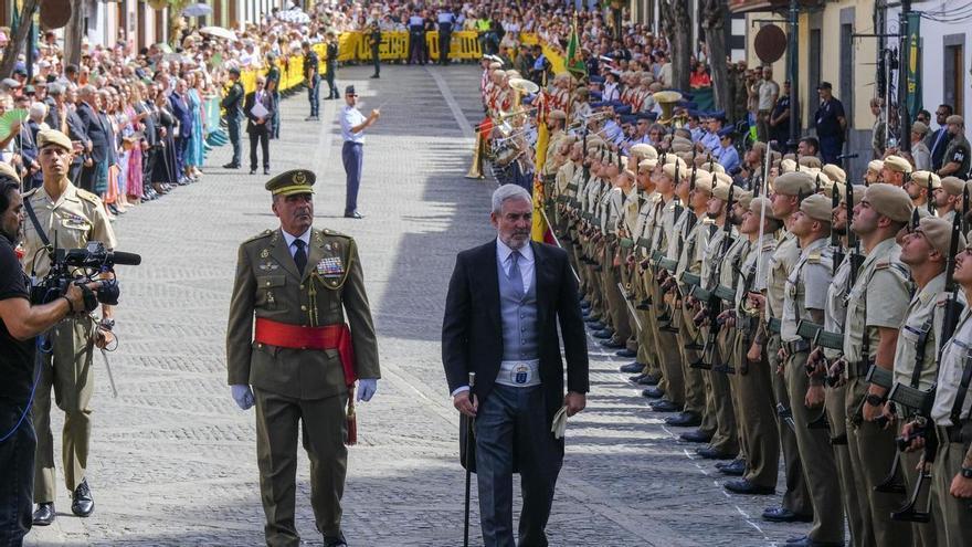 El general Salom, con el rey de Teror a Ceuta