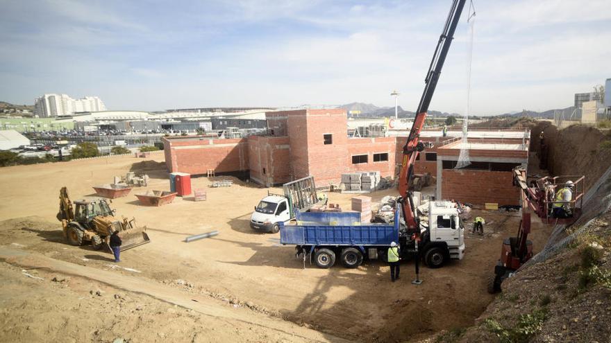 Las obras de la clínica se están llevando a cabo en una parcela que hay frente al centro comercial Nueva Condomina.