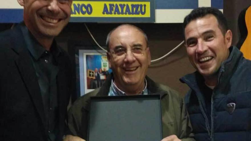 Homenaje sorpresa al exconsejero azul Ataúlfo Valdés