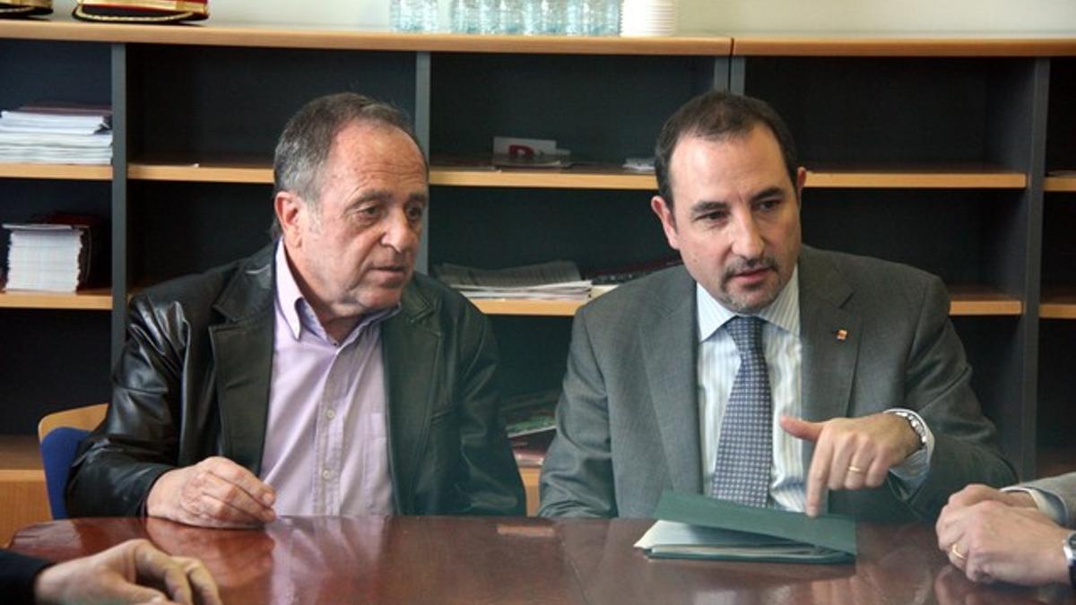 Ramon Espadaler (derecha) junto al alcalde de Castell-Platja d'Aro, Joan Giraut, este jueves.