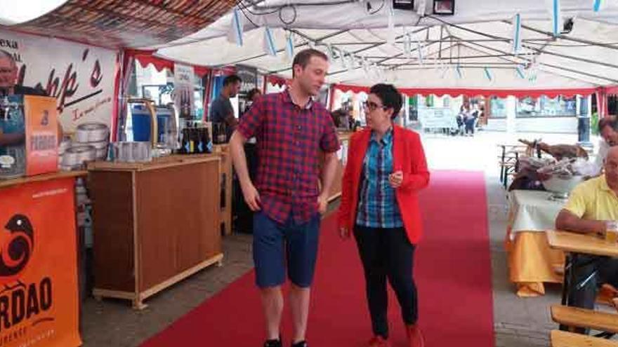 Los candidatos de IU en la Feria de la Cerveza.