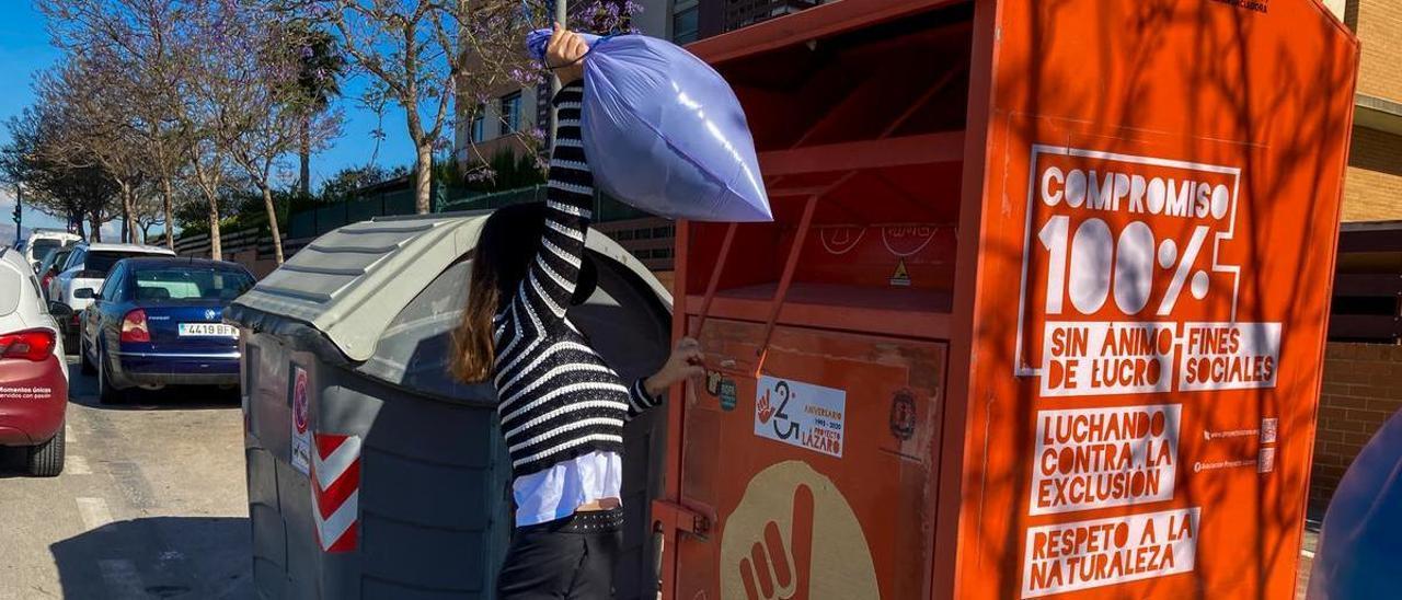 El Ayuntamiento avanza en la regularización de la recogida de ropa usada en  Alicante tras medio año de contenedores sin permiso en las calles -  Información