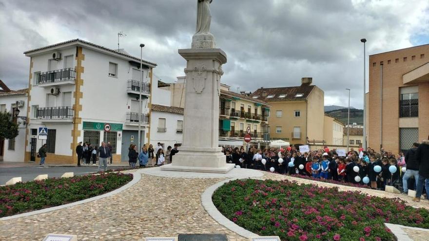 Antequera mejora la circulación en el cruce de la estación de autobuses con una nueva rotonda