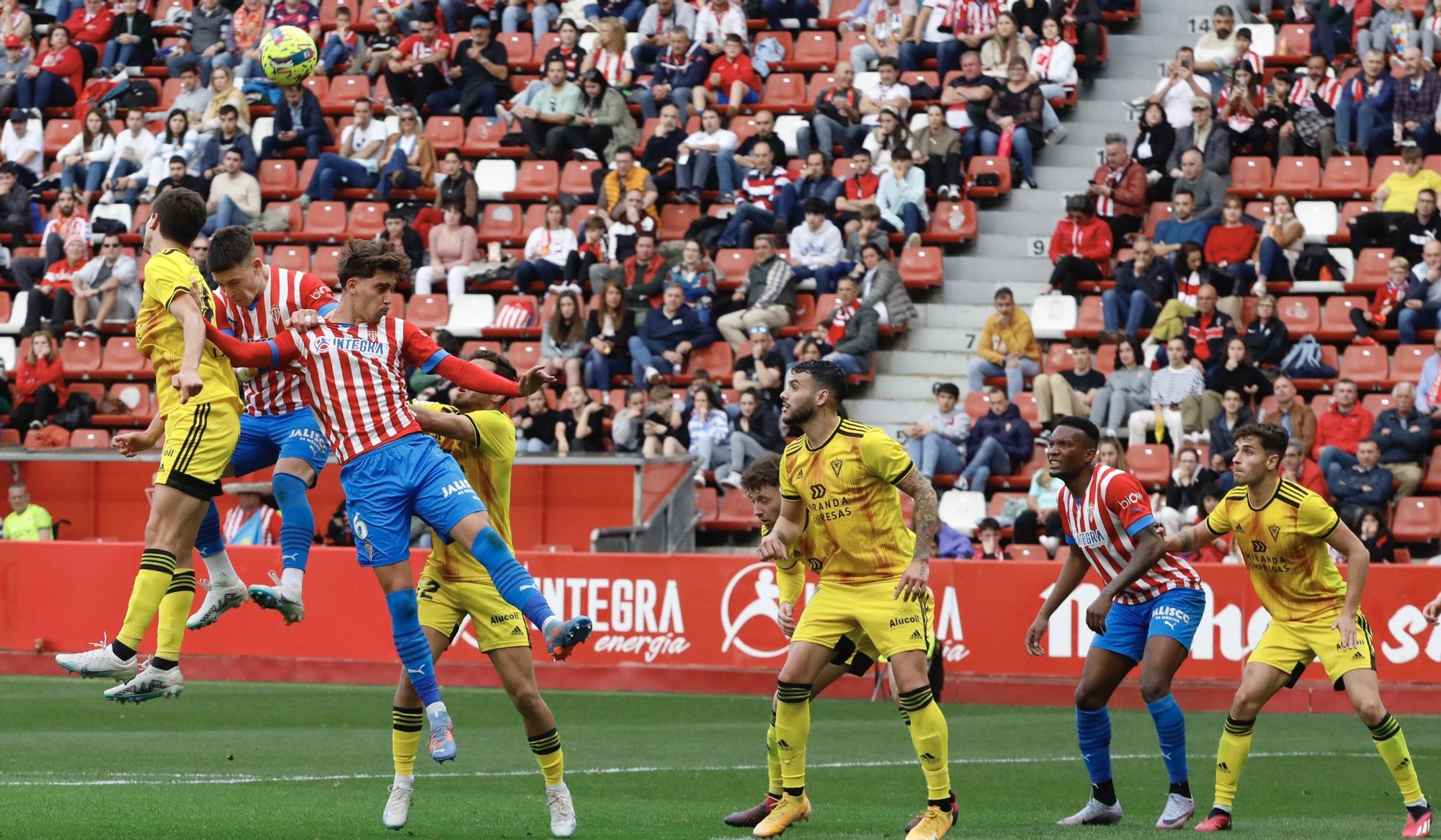 En imágenes: Así fue el partido entre Sporting y Mirandés en El Molinón