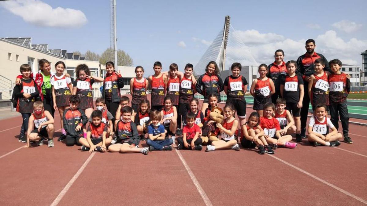 Formación del Atletismo Deza en Pontevedra. |