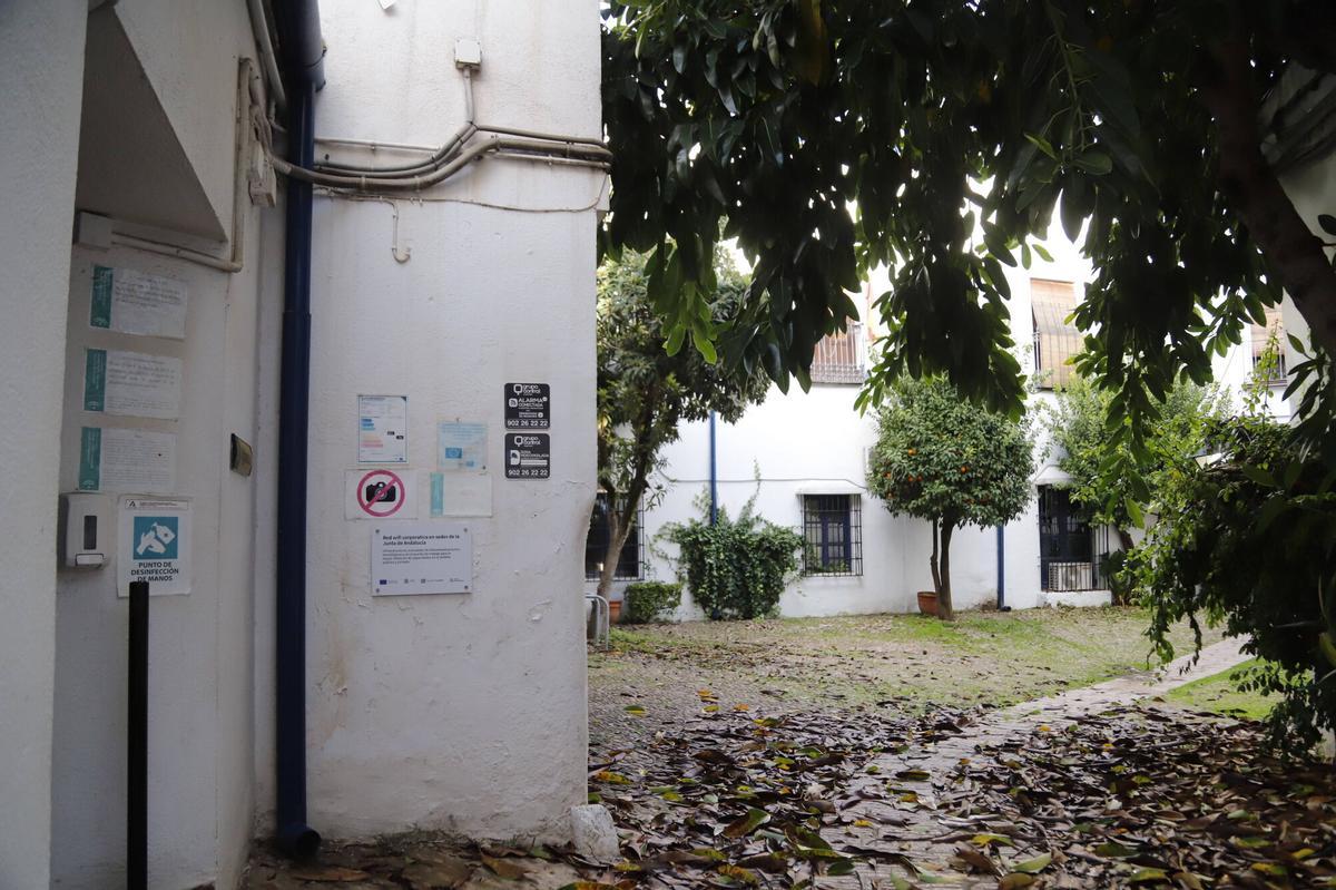 Edificio de la antigua Delegación de Empleo de la Junta de Andalucía en la calle Manríquez