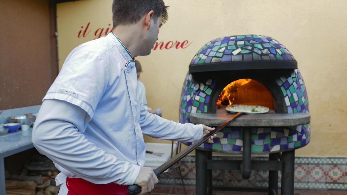 destina 3.000 euros a la comida del personal y usa ChatGPT para gestionar su equipo