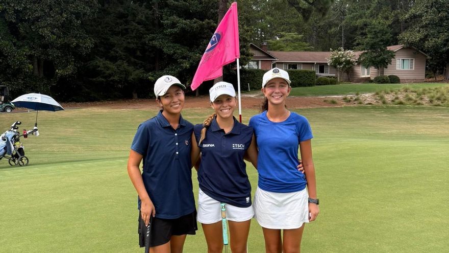 L'empordanesa Txell Alós, al mig, ha estat cinquena al Mundial de golf dels Estats Units