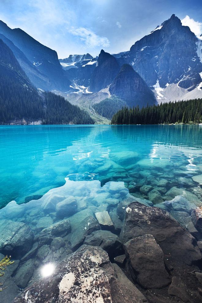 El Lago Moraine, en Alberta, Canadá