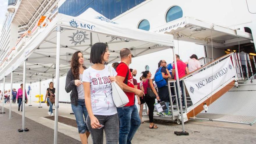 Más de 10.000 cruceristas visitan València este viernes