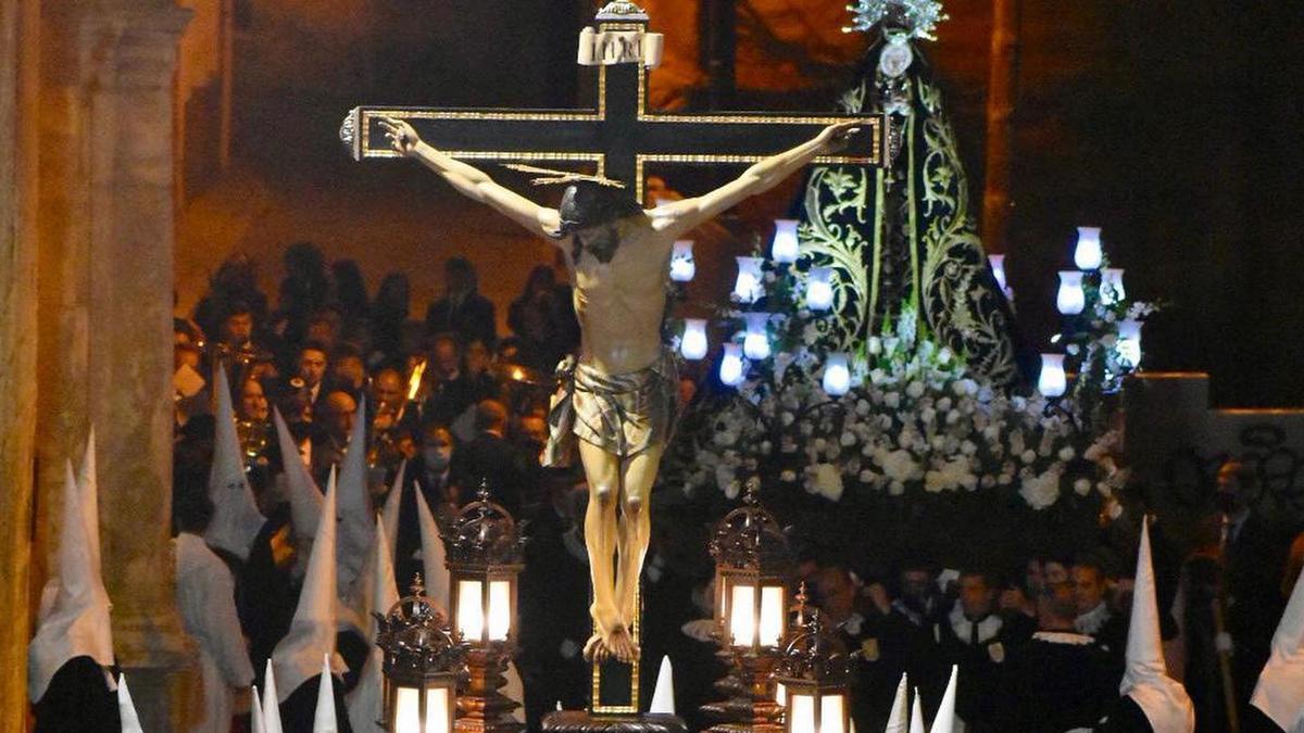 Procesión de la cofradía de la Vera-Cruz o de la Sangre de Cristo de Requena.