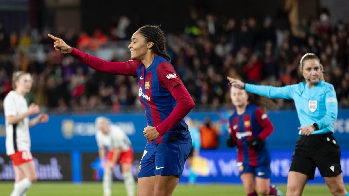Salma Paralluelo ha celebrado dos goles contra el Rosengard