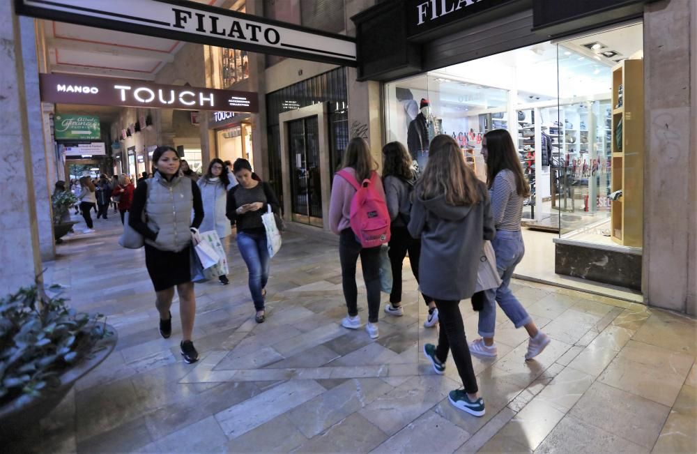 La campaña comercial Black Friday en Palma