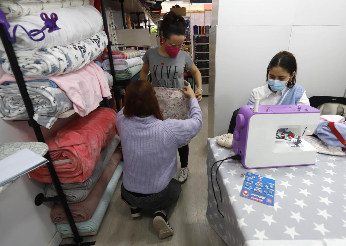 Mercería Hilo's de Zaragoza: las nuevas generaciones de la costura buscan su revolución
