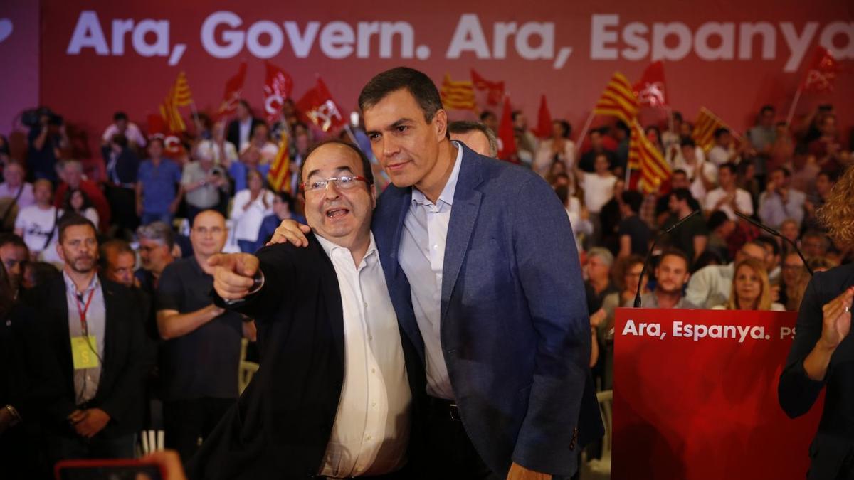 El presidente, Pedro Sánchez, y el primer secretario del PSC, Miquel Iceta, el 9 de octubre del 2019, en un acto de precampaña de las generales en Barcelona.