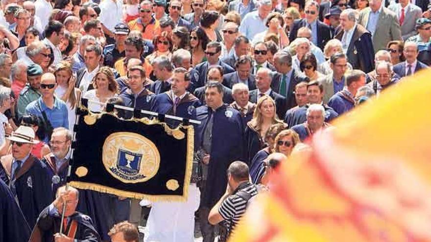 Una multitudinaria procesión de cofradías pone el broche final a la fiesta del Albariño