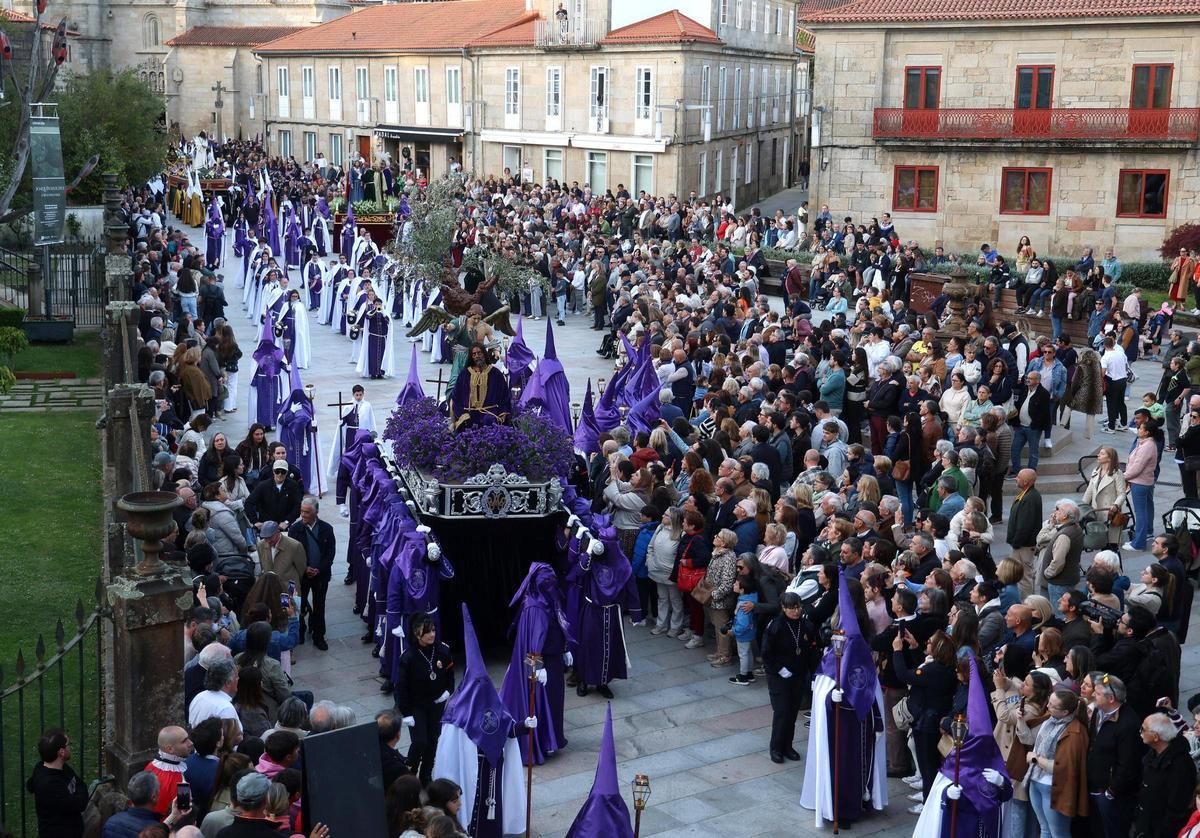 Las calles de Pontevedra vivieron un multitudinario Jueves Santo.