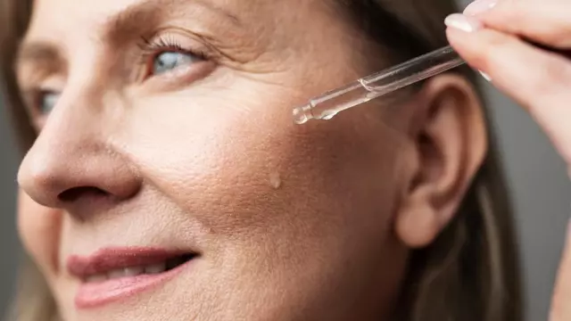 ¿Se puede usar retinol o ácido hialurónico en verano? Qué dicen el farmacéutico sobre ingredientes activos con sol