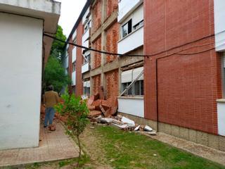 Los alumnos del IES de Plasencia que sufrió un derrumbe no volverán al edificio