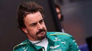Alonso brilla  en el ‘top cinc’  i Leclerc dona la primera ‘pole’ a Ferrari