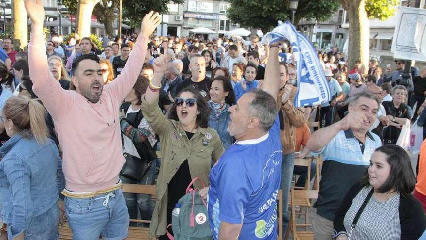 La Alameda de Marín celebró el ascenso del Peixegalego. // Santos Álvarez