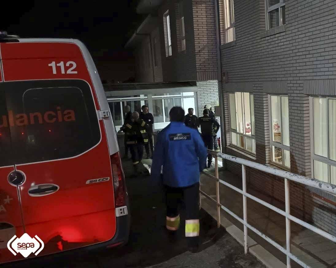 Así fue el incendio de madrugada en una residencia en Siero