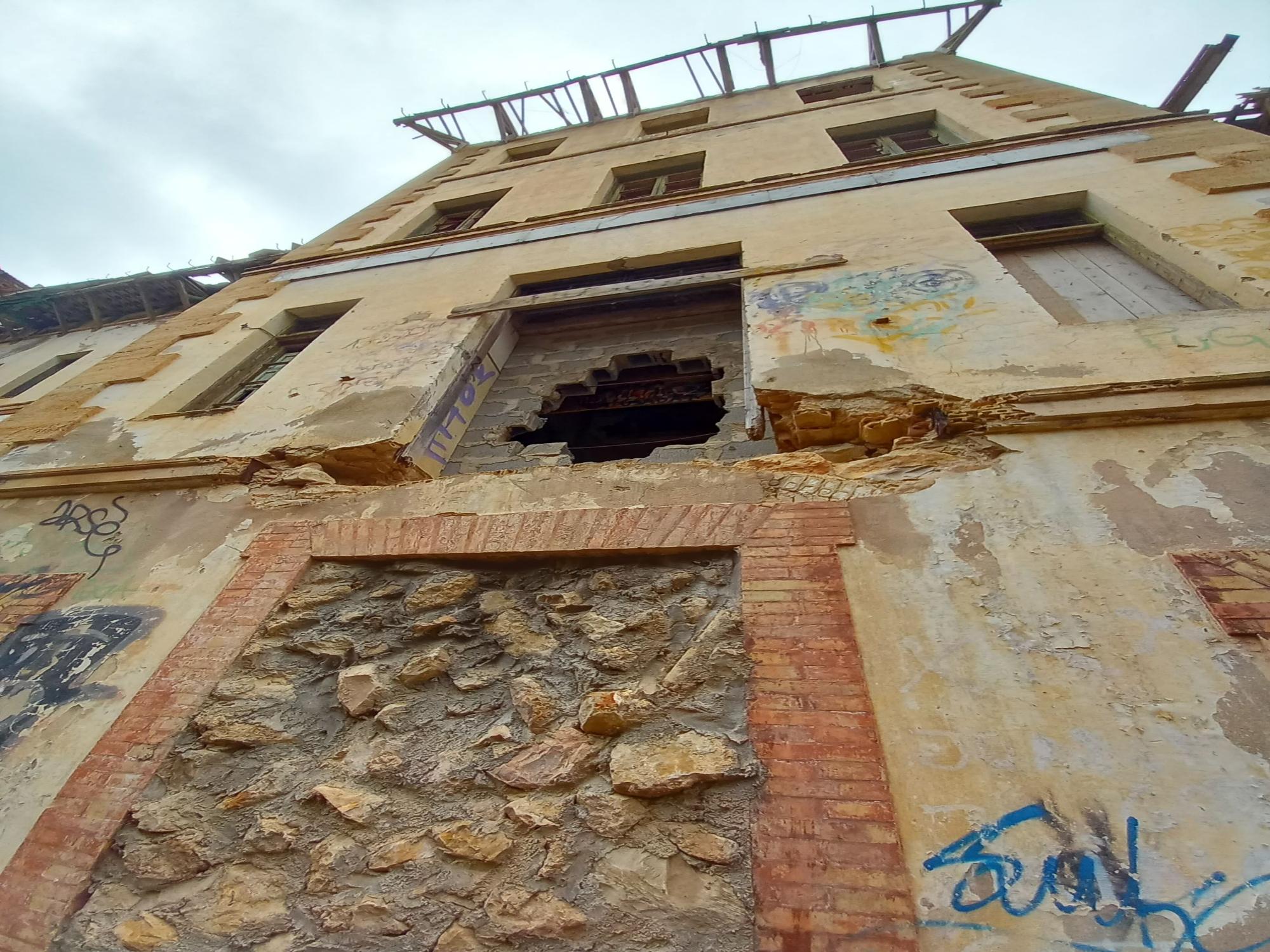 Aigües pone cerco al vandalismo, el espiritismo y el botellón en el Balneario