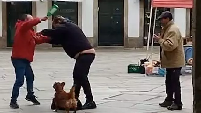 Agresión con botellazo en la Plaza del Toural