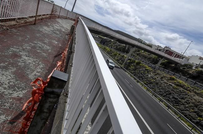 MAL ESTADO DE LA PASARELA PEATONAL TINOCA