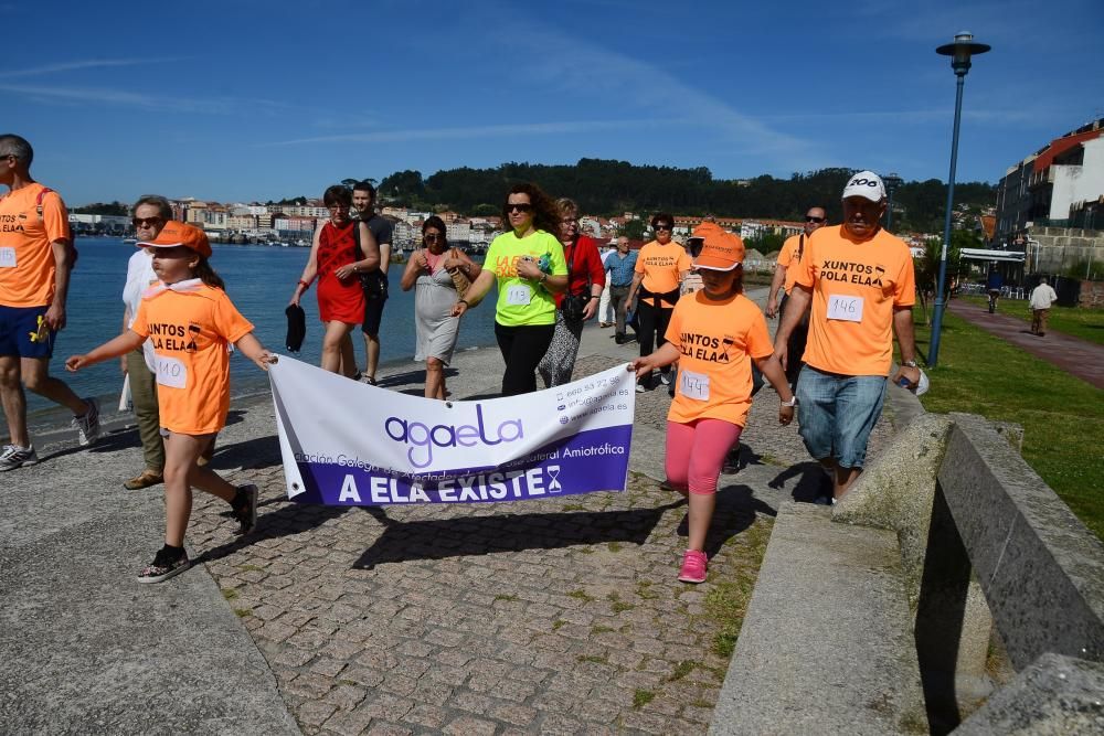 Marea naranja contra el ELA en Cangas