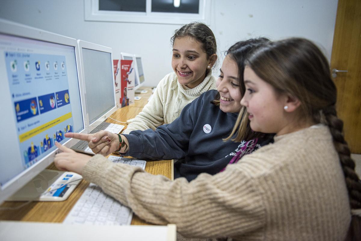 Campamento Digital es un paso más en su compromiso por promo- ver los derechos digitales y reducir la brecha tecnológica.