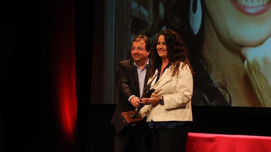 Carla Antonelli y Fademur reciben los Premios Adela Cupido a la Igualdad
