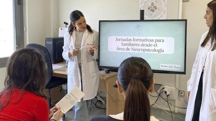La neurorrehabilitación mira también al hogar: Vithas Vigo activa un programa para cuidadores