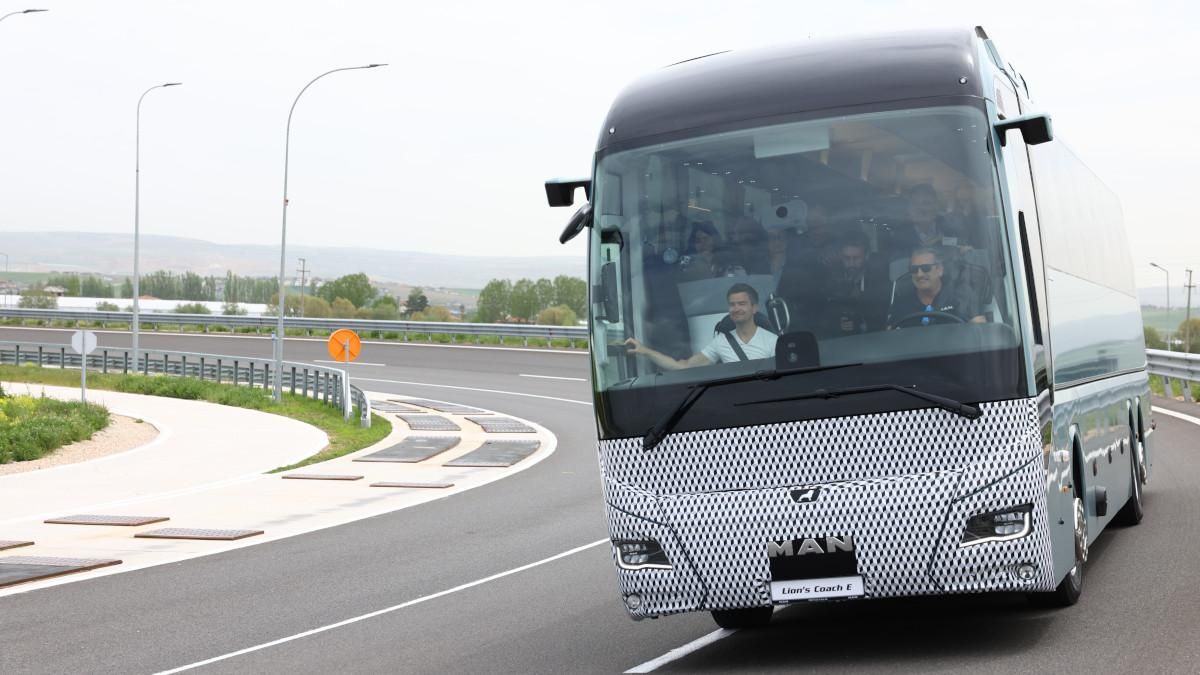 Man Lion's Coach E