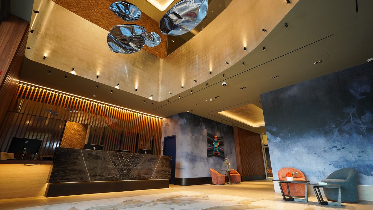 Lobby de VP SOGNIO Metropolitano, donde diseño contemporáneo y arte dialogan desde el primer momento.