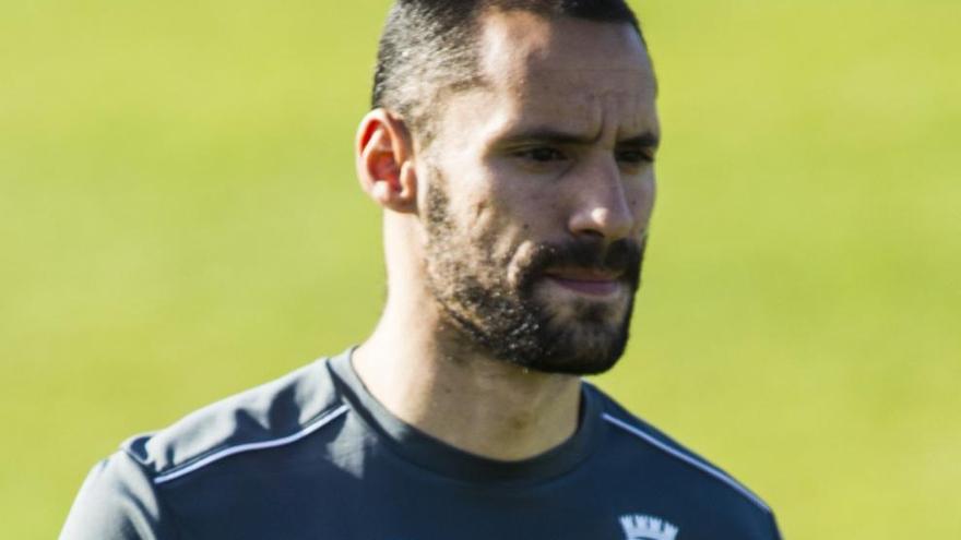 Ceballos, en un entrenamiento con el Cartagena.