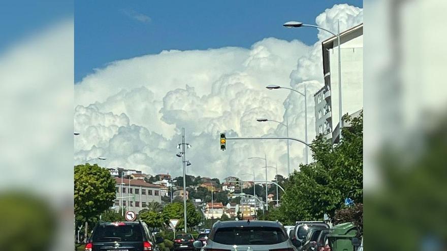 Una gigantesca nube en forma de coliflor corona el cielo vigués