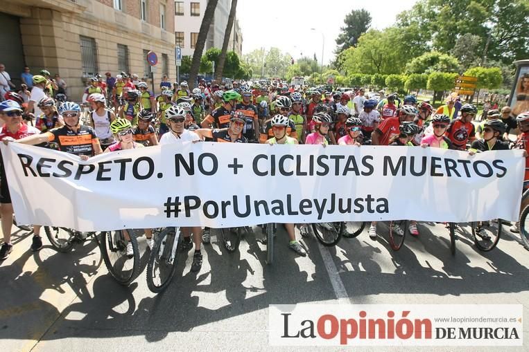 Concentración por la seguridad de los ciclistas