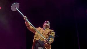 Juan Magán actúa durante el concierto ‘Locos por la Música’, en el Estadio Santiago Bernabéu, a 26 de abril de 2024, en Madrid (España).