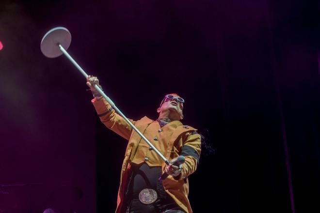 Juan Magán actúa durante el concierto ‘Locos por la Música’, en el Estadio Santiago Bernabéu, a 26 de abril de 2024, en Madrid (España).