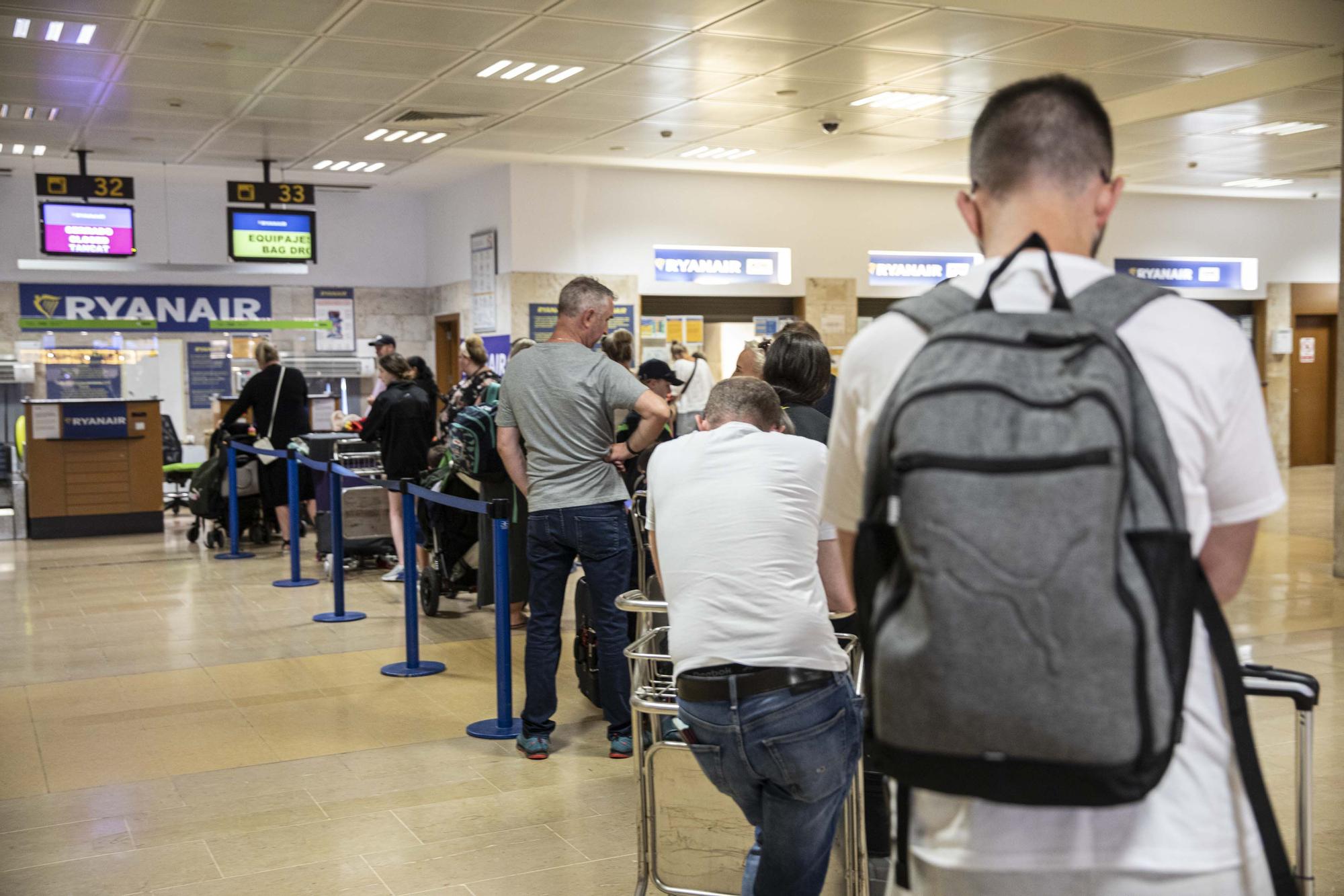 Normalitat en el primer dia de vaga de Ryanair a Girona