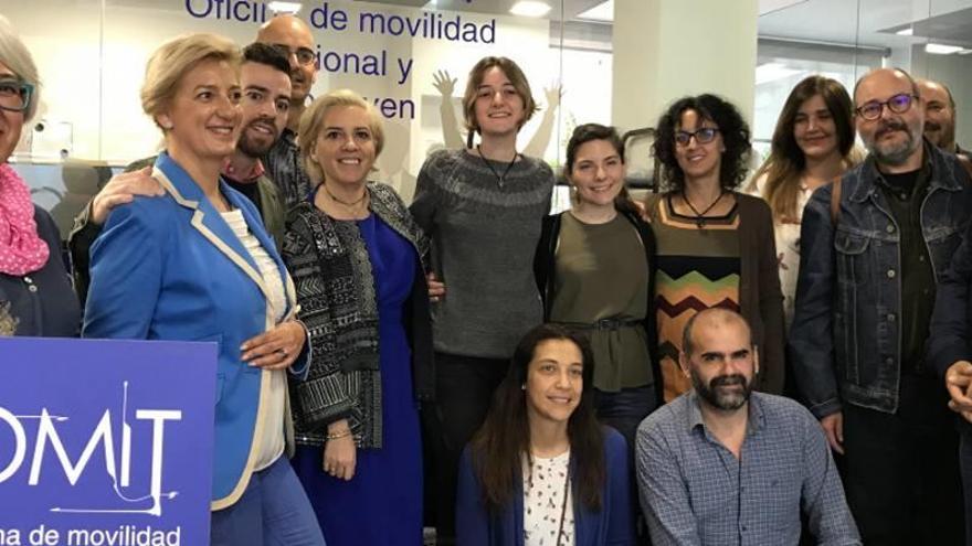 La consejera presentó ayer la renovada Oficina de Turismo Joven.